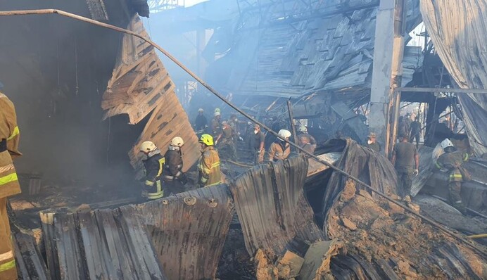 Число жертв удару по ТРЦ у Кременчуці побільшало: нові фото та відео