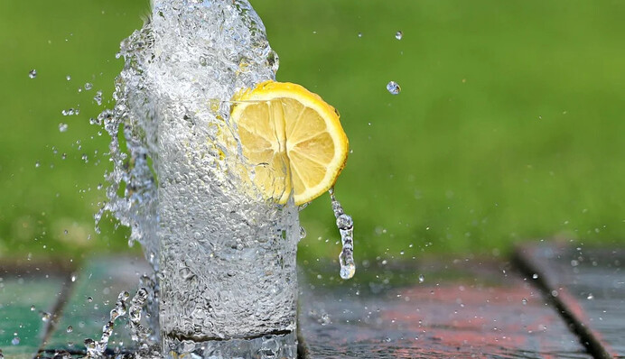 Что есть и пить в жару, а каких продуктов стоит избегать: советы врача