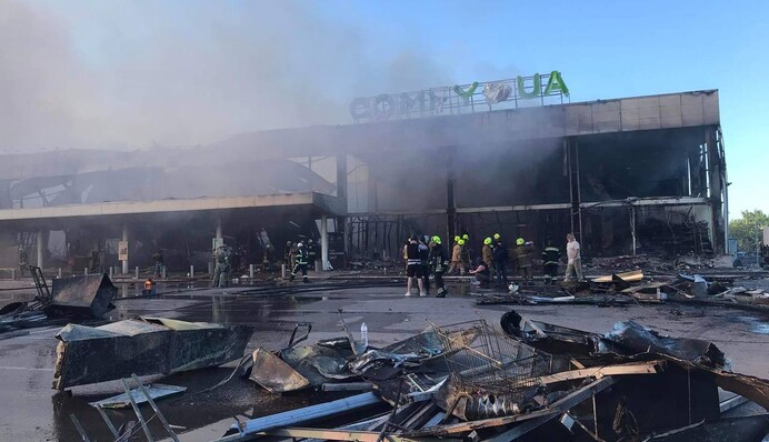 Врятуватися просто не було можливості: очевидець розкрив страшні подробиці удару по ТРЦ у Кременчуці