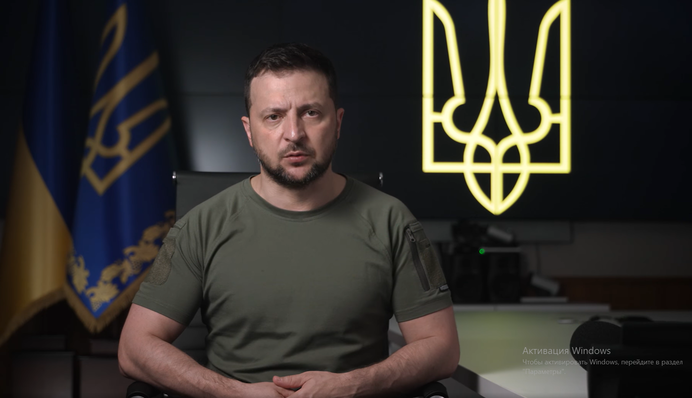 "Вони хотіли вбити якнайбільше людей": Зеленський показав відео моменту удару по ТРЦ у Кременчуці