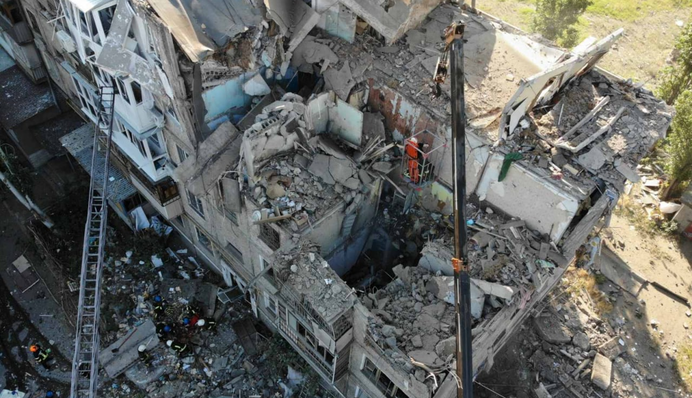 Кількість загиблих у Миколаєві збільшилася: фото, відео та нові деталі ракетного удару