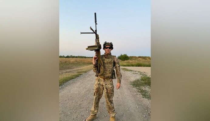 Он всегда хотел попасть в "Азов": история самого младшего защитника Мариуполя