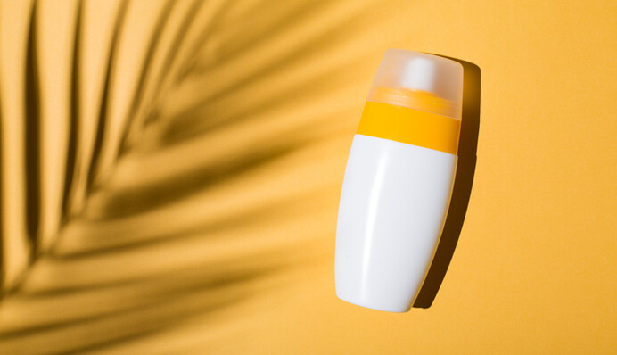 Врач рассказала, как правильно использовать солнцезащитный крем летом