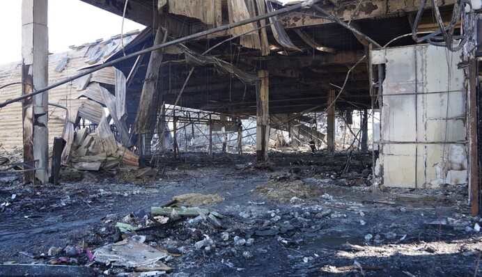 Удар по ТЦ в Кременчуге: появилось видео первых минут после обстрела