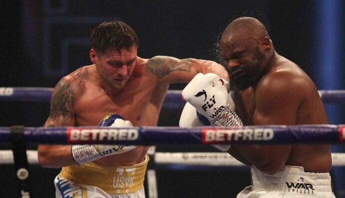 Усик встретил неожиданного гостя после похода в русскую баню: видео