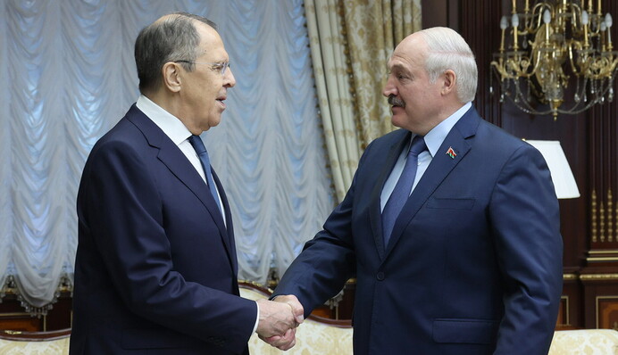 Лукашенко збожеволів? Радить Москві приготуватися до використання ядерної зброї