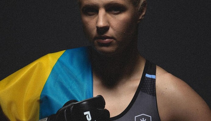 Українська бійчиня MMA пробилася до плейоф PFL, викинувши з боротьби росіянку: відео