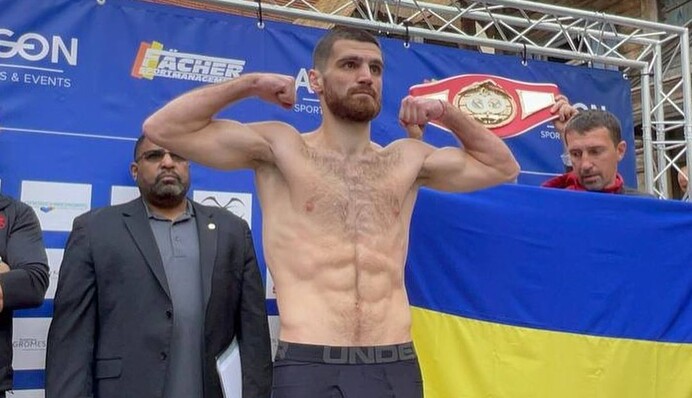 Український чемпіон у яскравому бою відстояв титул: відео дострокової перемоги