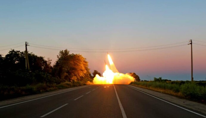 HIMARS вже на Запорізькому напрямі: вражаючі кадри, як артилерія б'є по окупантах