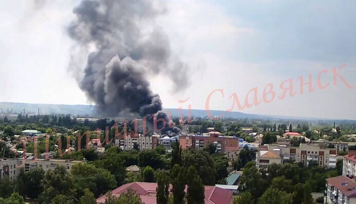 Слов'янськ знову у вогні: фото та відео нових ударів рашистів по місту