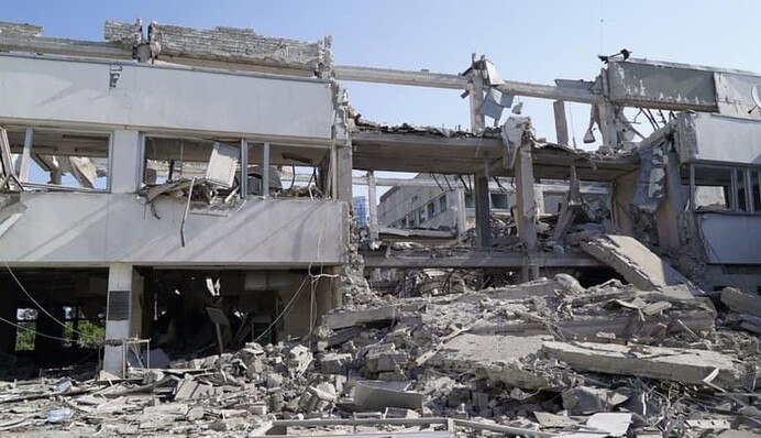 Росія вдарила ракетами по університету імені Сковороди у Харкові: фото руїн