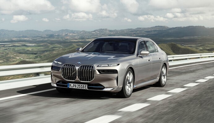 Бронована екологія: BMW створила куленепробивний електрокар, фото