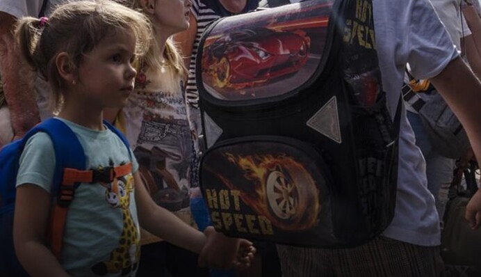 Выехать ребенку из Украины станет легче: в 