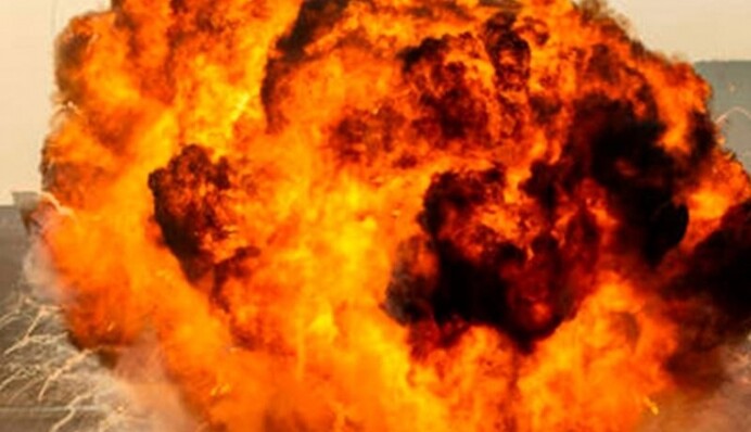 Под Мелитополем горит военная база оккупантов: видео и подробности