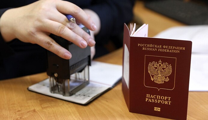 Поки що охочих мінімум: скільки росіян подали заявок на візу для в'їзду в Україну