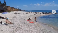 На пляжах одни местные: в сети показали последствия оккупации курортной Кирилловки