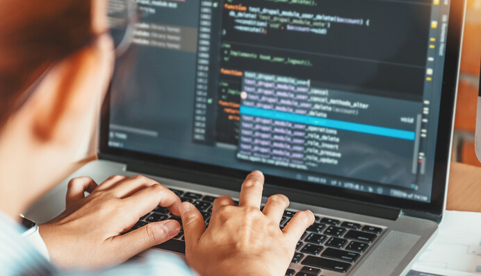 Пострадавшим от войны предоставят стипендии на обучение IT-специальностям