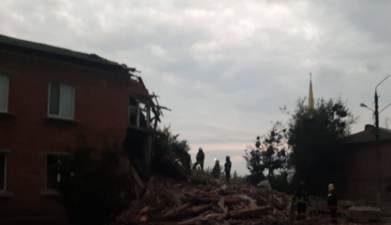 Росія завдала масованого удару по Чугуєву: зруйновано житлові будинки та школу