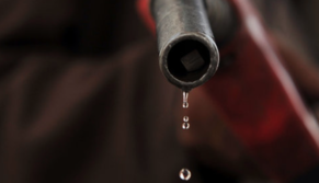 Чотири мережі АЗС скасували ліміти: які зараз ціни на пальне