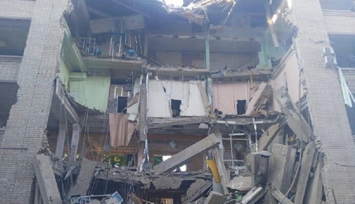 Окупанти завдали нового руйнівного удару по Харкову: фото та відео