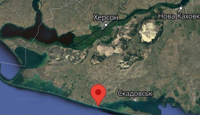 Під Скадовськом горить склад окупантів: фото та відео