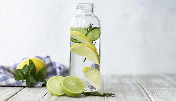 Какие напитки стоит пить в жаркую погоду, а от каких лучше отказаться