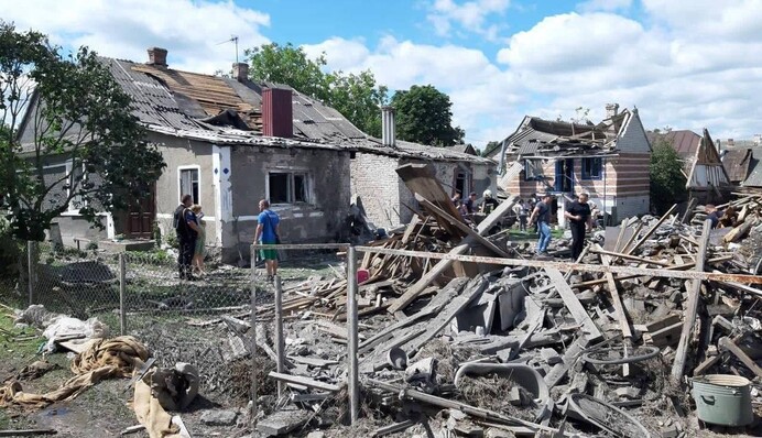 Залетели из Беларуси: новые фото и видео разрушений на месте падения на Волыни российских беспилотников