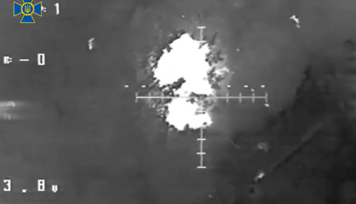 СБУ показала кадри знищення російських танків ударними дронами