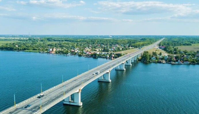 По Антоновскому мосту в Херсоне нанесен удар: видео и первые подробности