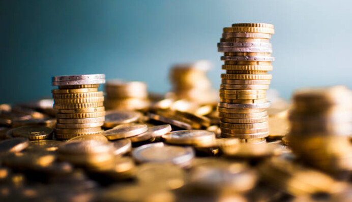 Евро и доллар резко укрепились на черном рынке: сколько стоит иностранная валюта