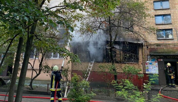 Одним недопалком спалив 10 квартир: у Києві горе-курець піде під суд