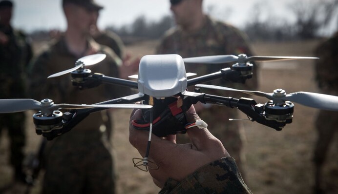 Кара окупантам з неба: розвідник пояснив перевагу скидання мін із дрону