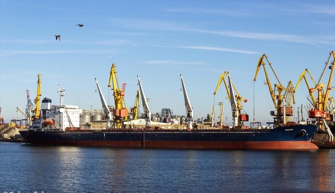 ​Перше судно з українським зерном вже покинуло Одесу: куди пішов хліб