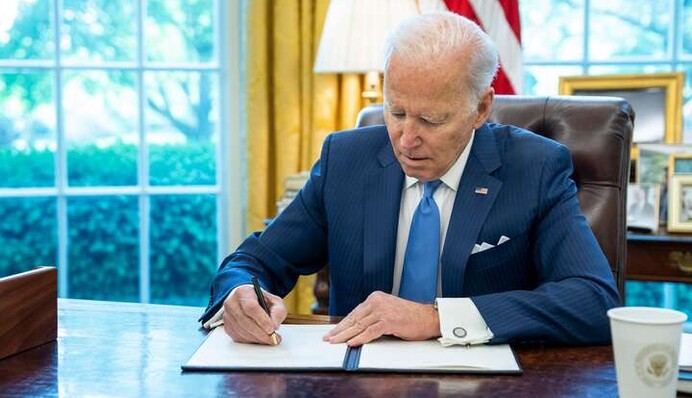 Байден подписал документ о военной помощи Украине на $550 млн: все подробности