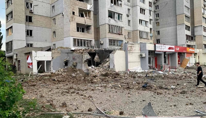 У Миколаєві окупанти зруйнували супермаркет: фото наслідків удару