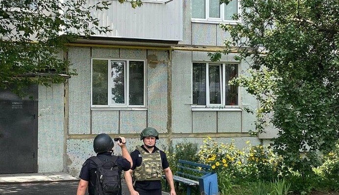 В Чугуеве оккупанты убили гражданина РФ: фото последствий удара из 