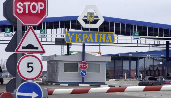 Прикордонники дозволили виїзд із України непридатних до служби чоловіків: які документи потрібні