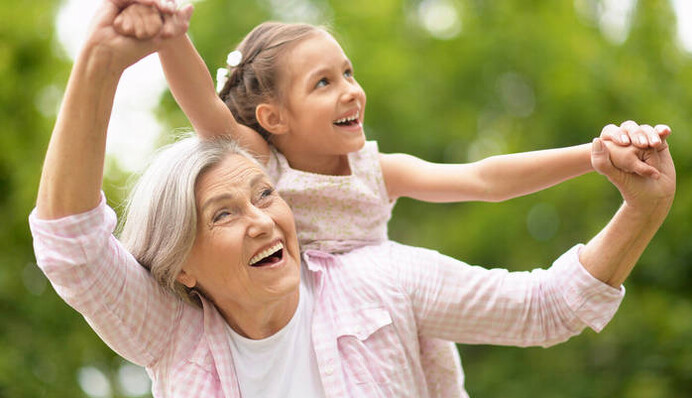 С ними никогда не скучно: три самые веселые бабушки по знаку Зодиака