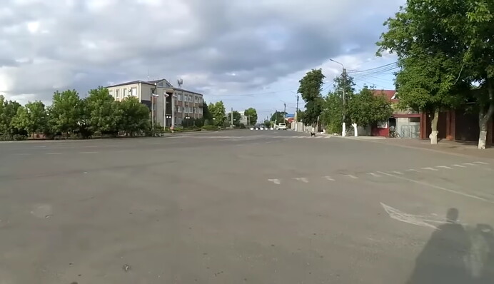 Кирилівка наче вимерла: на що окупанти перетворили популярний український курорт - відео