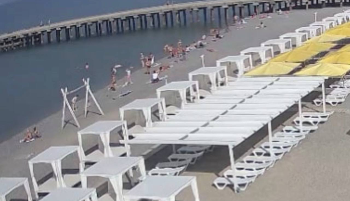 Туристам одного разу не вистачило: з'явилися фото пляжу у Новофедорівці після вибухів