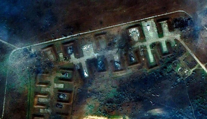 От самолетов остались кучи пепла: опубликованы фото уничтоженной в Крыму техники