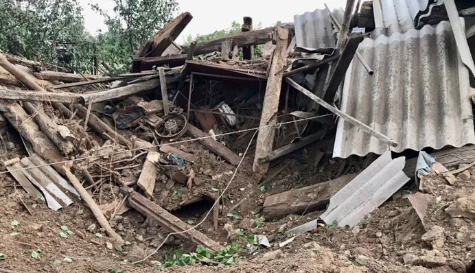 Оккупанты ночью ударили по школе и многоэтажкам в Никополе и Марганце: фото разрушений