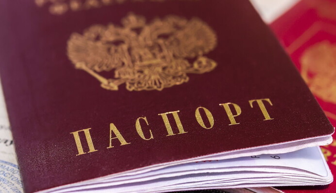 Зупинися та не бери: 5 причин не отримувати паспорт РФ в окупації