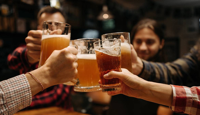 Ніколи не проти випити: шість чоловічих імен, власники яких схильні до алкоголізму