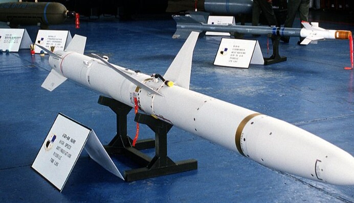 США передали Украине новые высокоточные ракеты AGM-88 HARM: как ВСУ их используют для контрнаступления