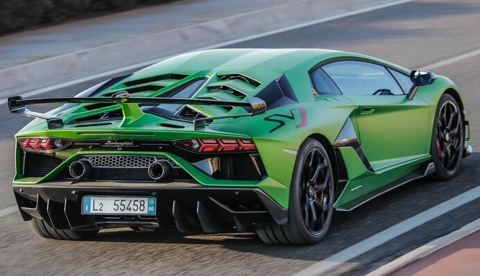Пошла по следам Porsche: Lamborghini тоже начала разработку синтетического топлива