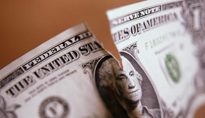 Обмінники відмовляються приймати частину доларів: як впізнати проблемну валюту