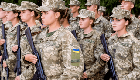 Не только медики и повара: кому из женщин нужно стать на военный учет
