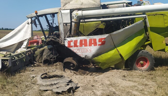 Кривавий хліб: під Києвом комбайн підірвався на ворожій міні