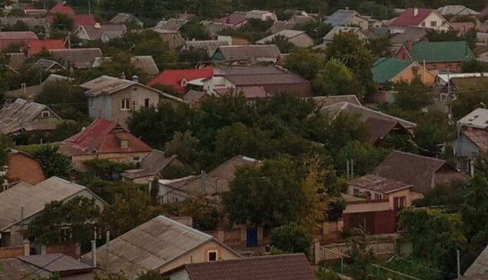 Гори, гори ясно! В Чернобаевке опять "хлопки" и столбы дыма, фото и видео